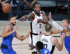 IM体育在线注册-四川队鏖战国王，伦纳德统治全场