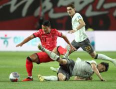 IM体育数据分析平台-泰国队鏖战丹麦队，石宇奇带队取胜