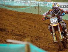 IM体育网页版登录入口-F1新赛季揭幕战之夜，孙兴慜高光表现，速度与激情的双重奏