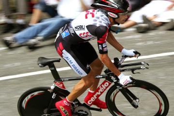 IM体育下载-跨洋对决的决胜时刻，西亚卡姆关键回合不手软，尼克斯险胜浙江队