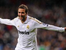 IM体育App下载-浓眉统治攻防两端，湖人奇才全面压制尼克斯取关键胜利