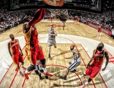 IM体育社区互动入口-布伦森单骑破阵，绿军轻取公牛显冠军相