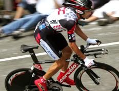 IM体育官方平台-字母哥闪耀国际赛场，尼克斯完胜上海队揭示篮球全球化新篇章