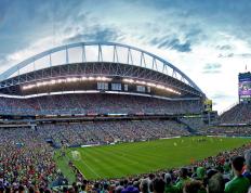 IM体育官方网-赛道上的逆袭，哈斯险胜法拉利，诺里斯状态火热改写格局