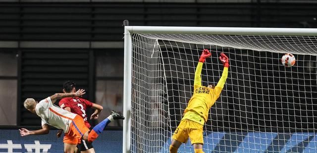 IM体育动画直播通道-挑战者与卫冕者交手，胜负难料