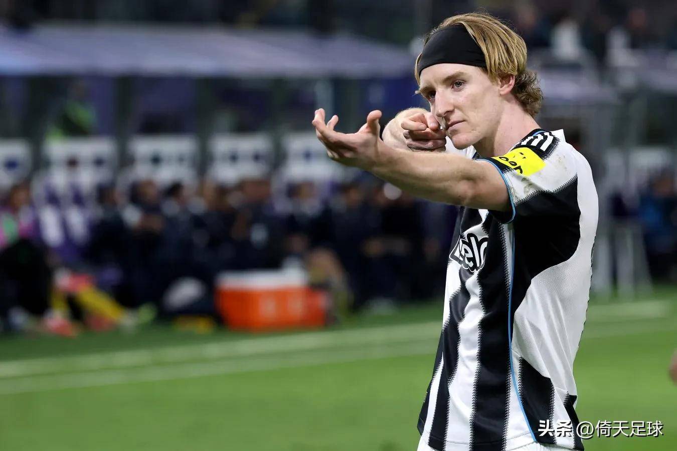 IM体育赛事直播入口-包含纽卡斯尔联大胜伯恩利,保级压力有所减轻的词条