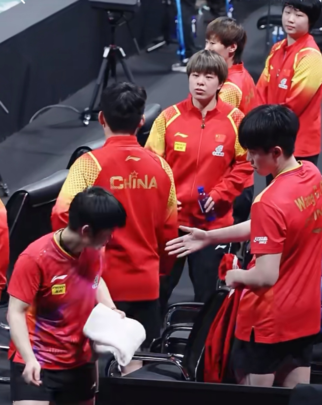 IM体育动画直播通道-球队实力对决,争夺胜利席位