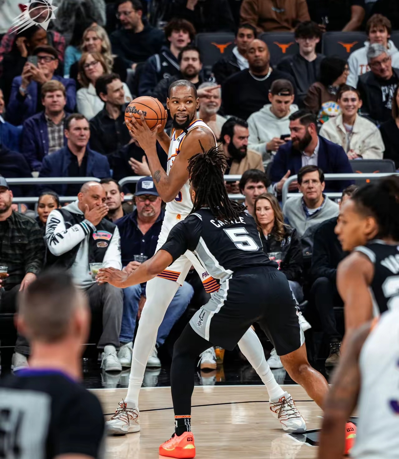 IM体育数据分析平台-马刺队在对阵太阳队的比赛中实现连胜