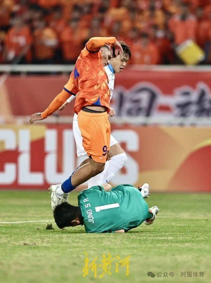 IM体育在线注册-雄鹿队主场不敌猛龙，连续争议判罚引争议的简单介绍