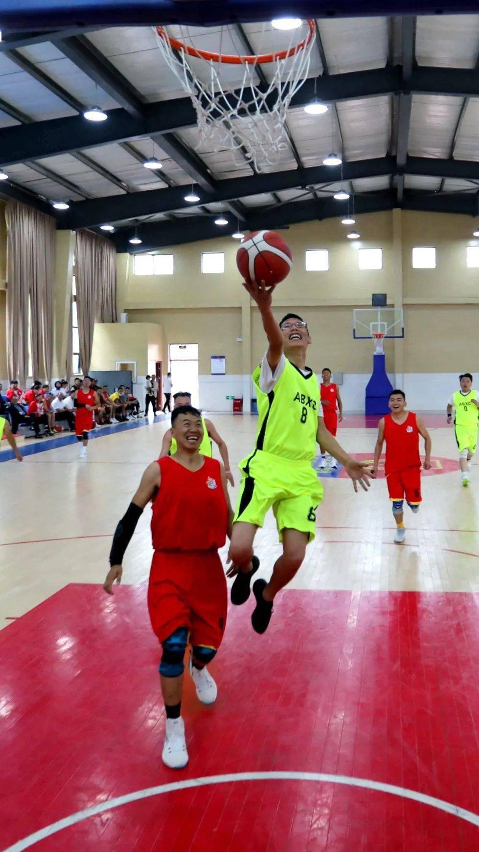 IM体育-曝光重要比赛幕后花絮，球员生活瞬间抢眼的简单介绍