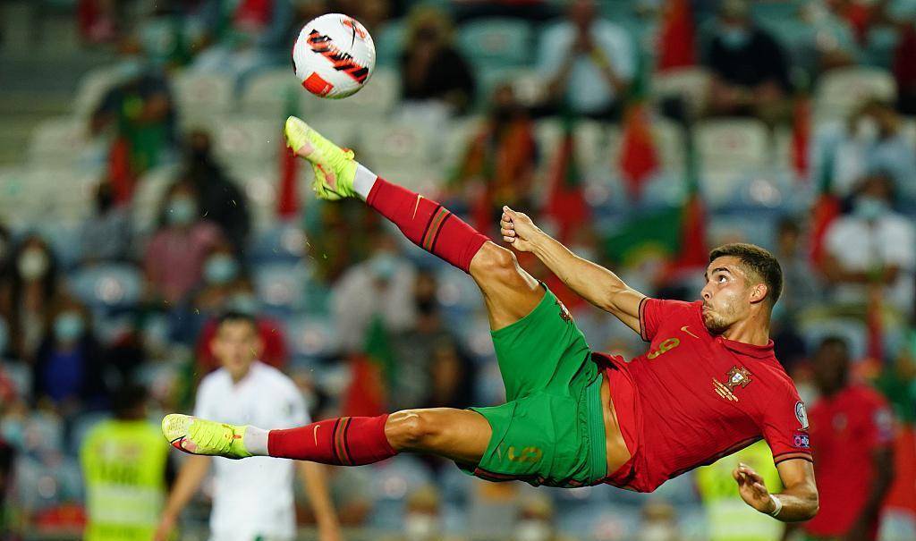 IM体育在线注册-奥地利鏖战英格兰，阿什拉夫扛起全队