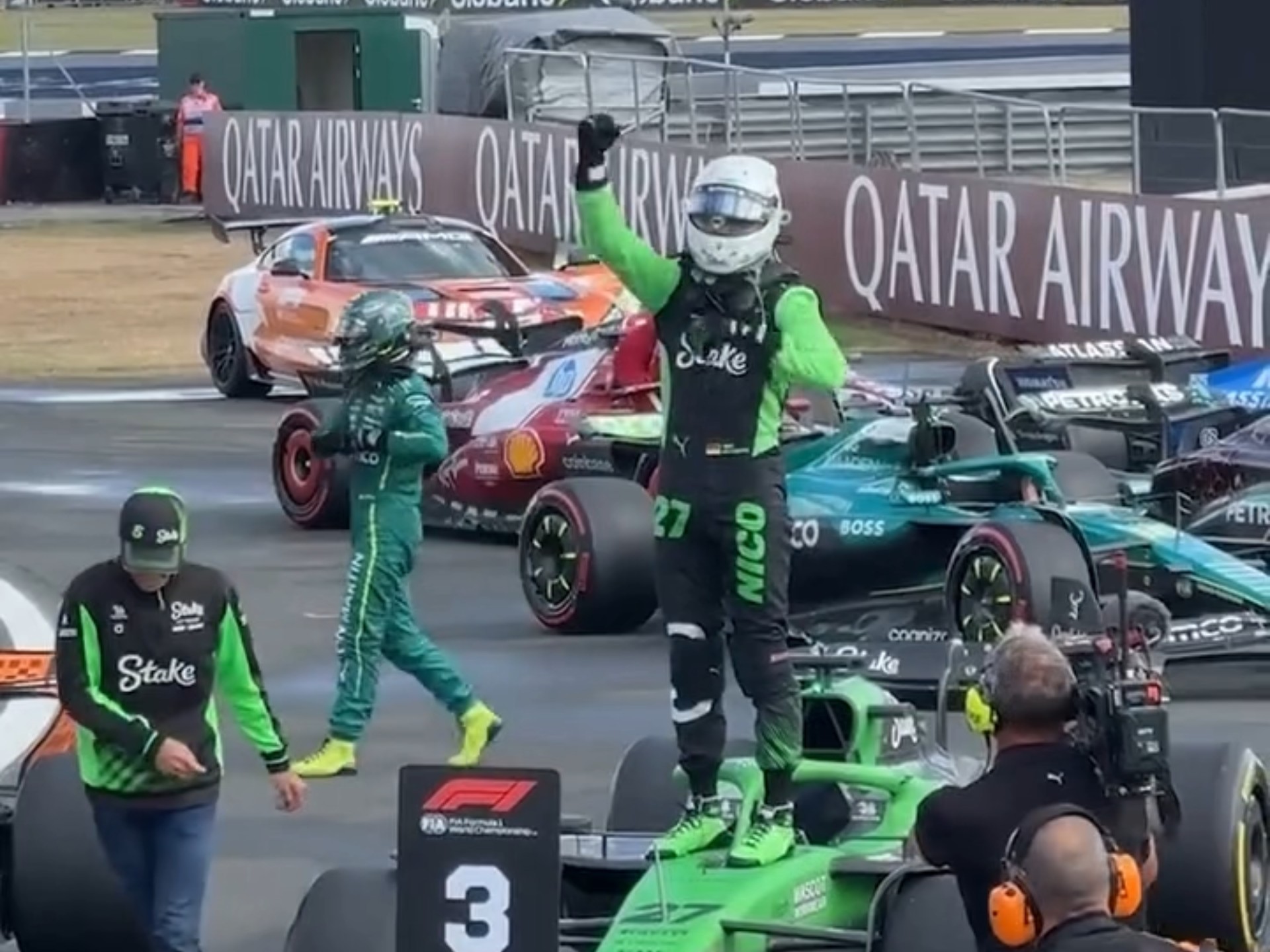 IM体育-索伯车队轻取法拉利,佩雷兹惊艳四座的简单介绍