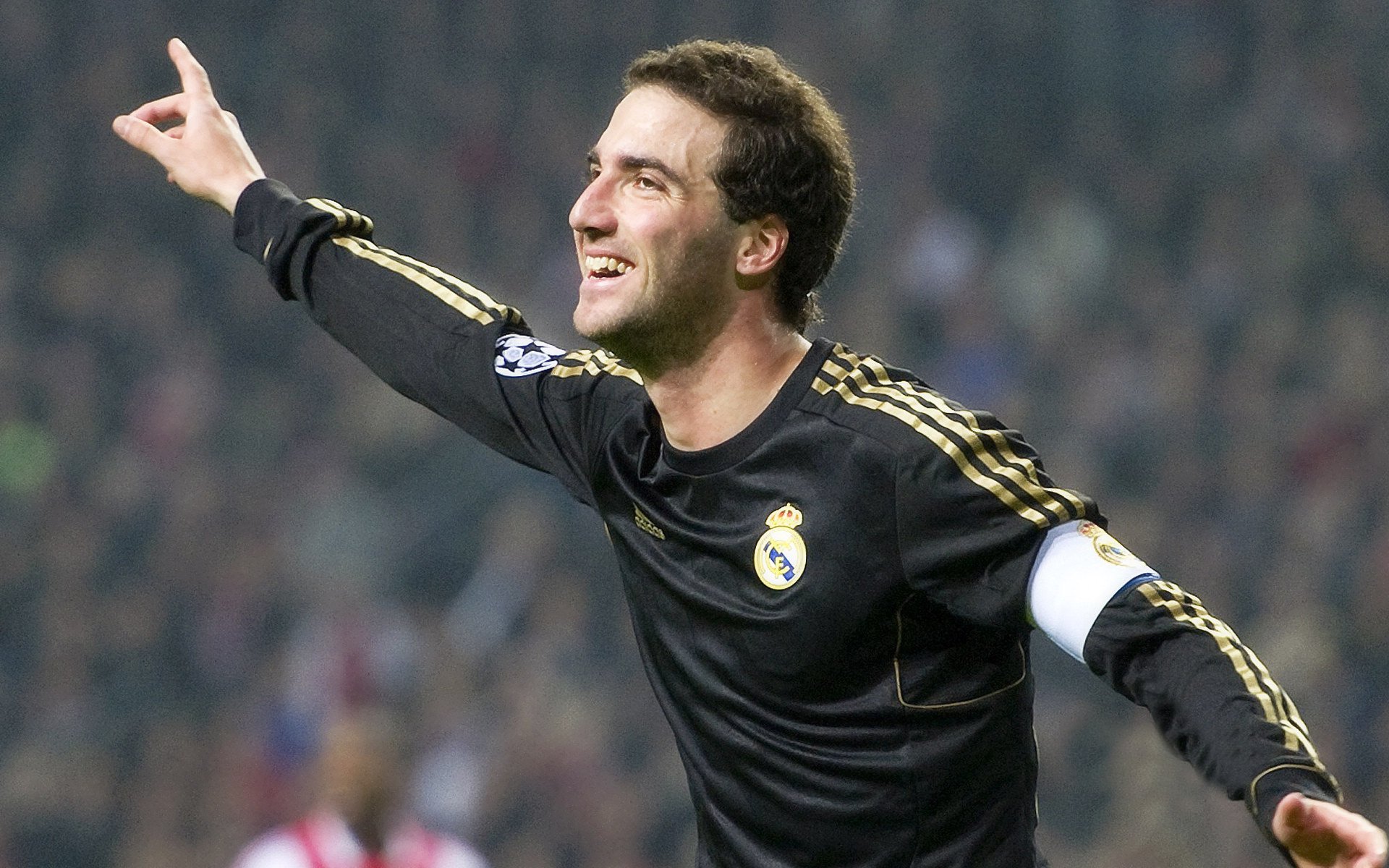 IM体育注册链接-阿拉巴艺术大师级调度，雷恩军团四球狂胜波兰的战术启示