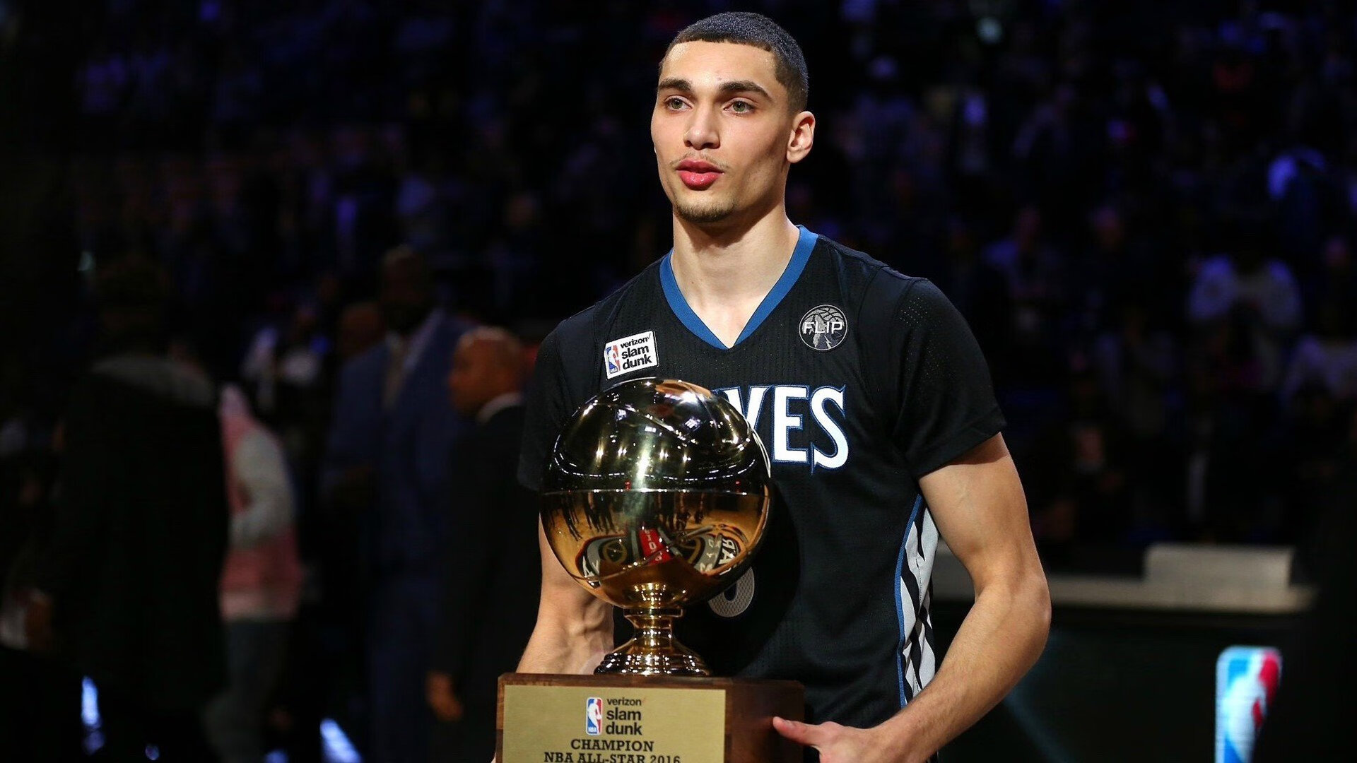 IM体育动画直播通道-绿茵场外的传奇，当AC米兰精神照亮NBA西决战场