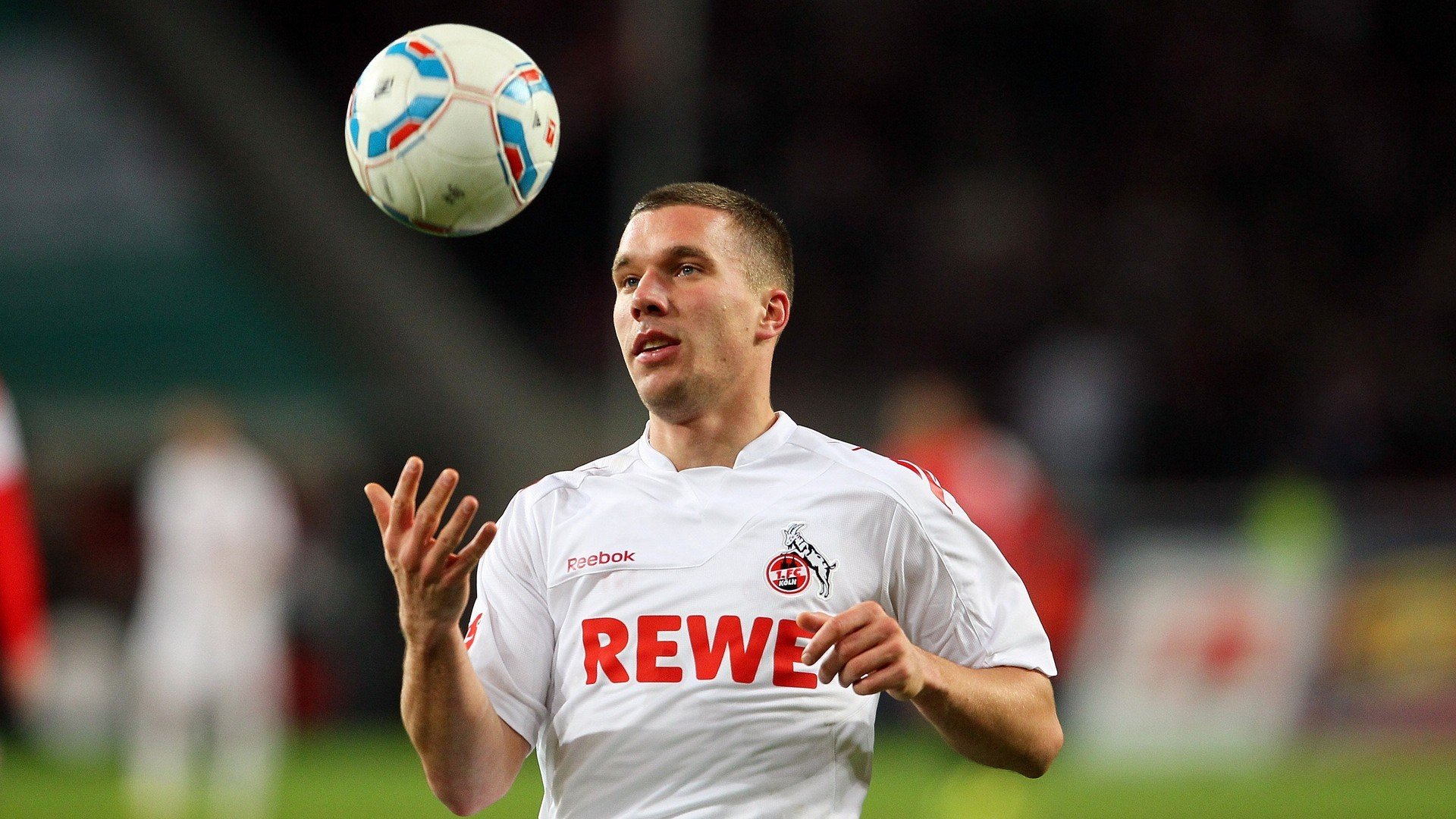 IM体育官网入口-三笘薰末节魔法秀，哥伦比亚新星导演黄潜逆转好戏